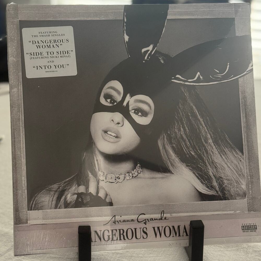 Ariana Grande NWT | 2016 art dangerous woman 2-LP B0030380-01